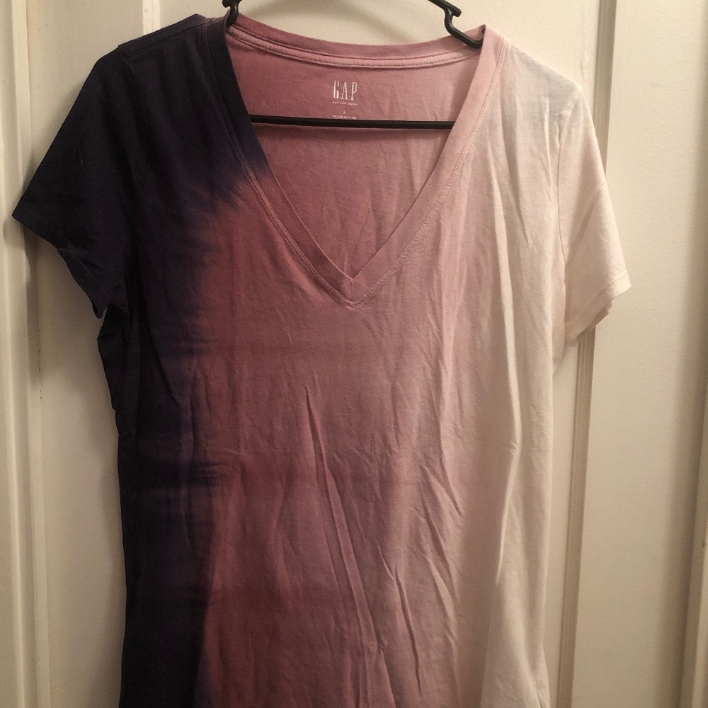Gap Vintage wash ombre v-neck tee